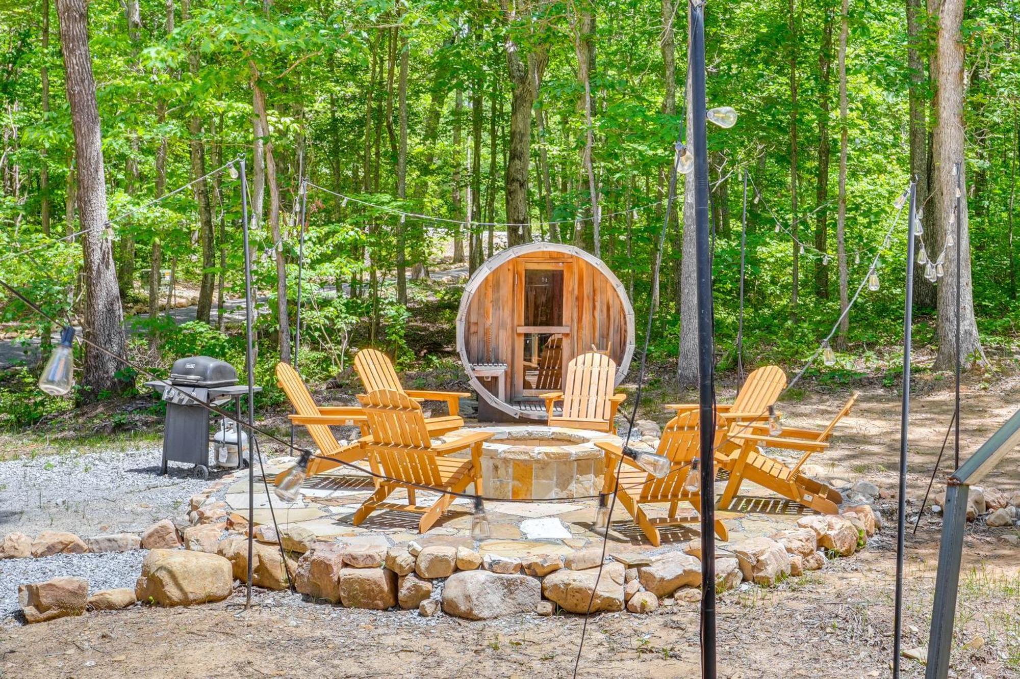 Monteagle Cabin With Swim Spa, Sauna And Fire Pit! Экстерьер фото